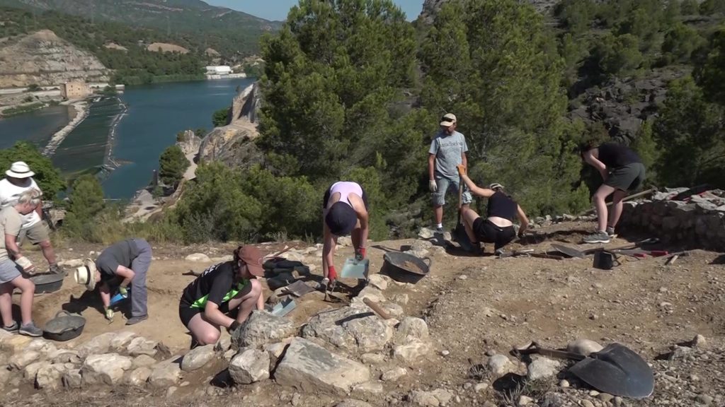 Els arqueòlegs del GRESEPIA de la URV tornen al poblat ibèric de Tivenys amb l’objectiu de determinar la datació de l’inici i el final del jaciment