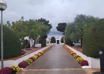 L’Ampolla prepara el cementiri per a la festivitat de Tots Sants