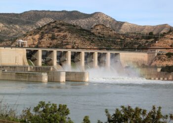 La CHE confia que la crescuda controlada de l’Ebre superarà la mobilització de 18.000 tones de sediments