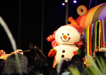 Deltebre inicia oficialment les festes nadalenques amb el simbòlic acte d’encesa de les llums de Nadal