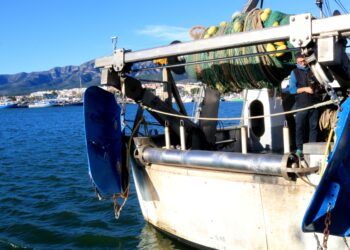 Membres de les confraries de pescadors de l’Ebre s’uneixen a la protesta en contra de la retallada d’activitat a l’arrossegament