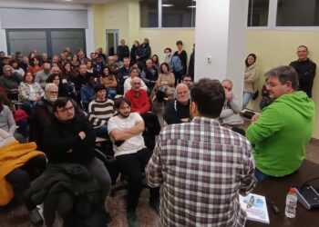 L’Ampolla acull amb èxit la presentació del llibre “Guia dels Ocells Exasperants”