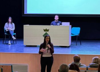 Sant Jaume d’Enveja entrega els rellotges de teleassistència a les persones usuàries del municipi