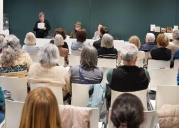 “Usurpació d’identitat biològica” amb Neus Roig, la quinta sessió del curs Dones, Salut i Educació