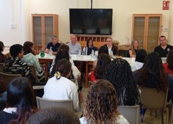 Les Dones Arrosseres del Delta i l’alumnat de tres instituts s’uneixen per la varietat arodelta