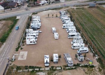 Sant Jaume d’Enveja licitarà l’àrea de caravanes per “dinamitzar el turisme”