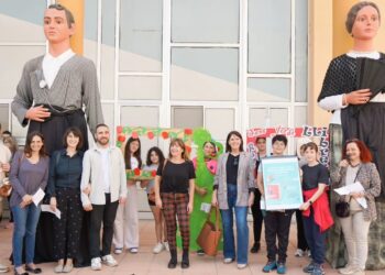 Els gegants de Deltebre, Roc i Assumpció, reben el primer Llibre Gegant de la Biblioteca Delta de l’Ebre