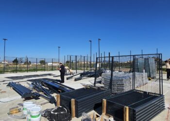 Sant Jaume d’Enveja inicia les obres de dos pistes de pàdel a la zona esportiva Jeroni Juan