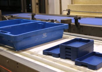 Aliança entre pescadors i arrossaires ebrencs per introduir caixes de peix fabricades amb clofolla d’arròs