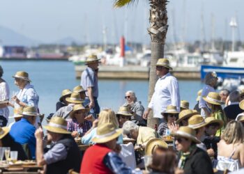 La Diada de l’Ostra de l’Ampolla supera les previsions i reparteix més de 5 000 racions