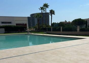 L’Ampolla reobre la piscina municipal amb instal·lacions renovades