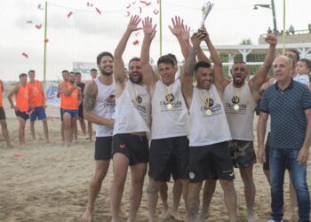 La platja de les Avellanes de l’Ampolla acull este cap de setmana el XXVII Open Futbol Platja