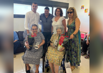 Camarles celebra els cent anys de dos de les seues veïnes