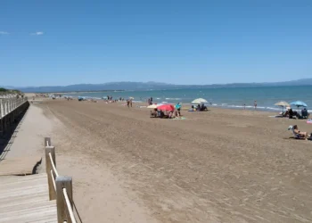 Estiu tranquil a les platges ebrenques, però augmenten els incidents en activitats aquàtiques