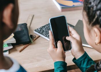 Primer curs amb la prohibició de l’ús del mòbil a tota l’etapa obligatòria