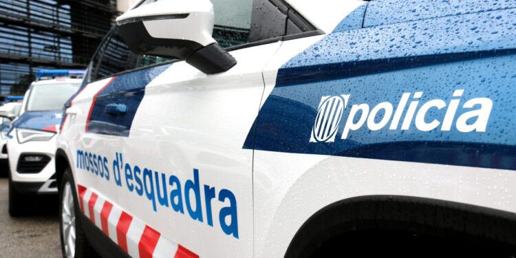 Pla de detall del lateral d'un dels nous vehicles dels Mossos d'Esquadra presentats al Complex Egara, el dia 11 de novembre de 2021. (Horitzontal)