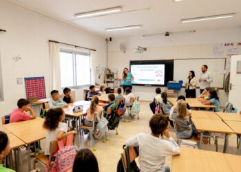 Els tallers “La Mar de l’Ebre a l’aula” acosten el món pesquer a més de 600 alumnes del territori