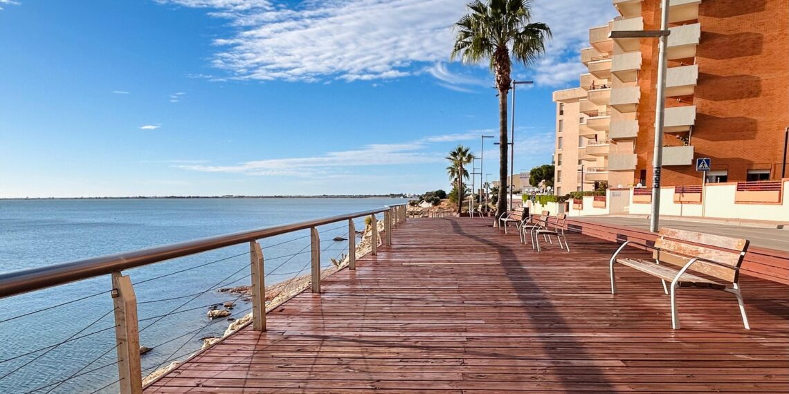 L’Ajuntament de l’Ampolla ha obert la licitació per a les obres de restauració del paviment de fusta del passeig marítim