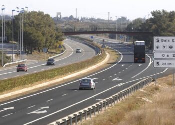 Els transportistes reclamen poder tornar a circular per l’N-340 per reduir el trànsit a l’AP-7