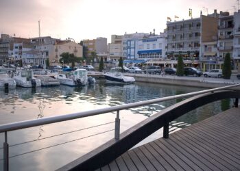 L’Ampolla es promociona a la revista francesa “Cap de la Catalogne” en el seu 20è aniversari