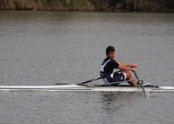 El jove remer ampollero Nicolae Horcajada, subcampió de Catalunya de rem de llarga distància