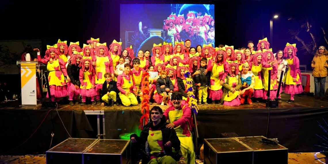 Més de 1.000 persones i 16 comparses desborden creativitat al Carnaval de Deltebre