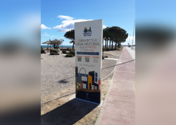 L’Ampolla impulsa el comerç local amb cinc totems informatius