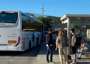 L’Ampolla reclama mantenir el servei d’autobús directe amb Barcelona