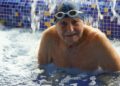 Roberto Alberiche, el nedador de 95 anys que entrena cada dia a la piscina de Deltebre