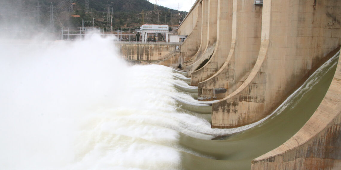 La CHE torna a obrir comportes dels pantans per estudiar la mobilització de sediments fins al Delta