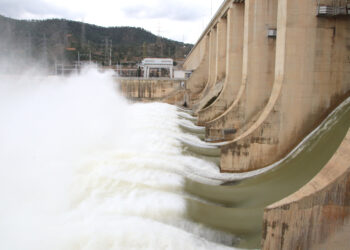 La CHE torna a obrir comportes dels pantans per estudiar la mobilització de sediments fins al Delta