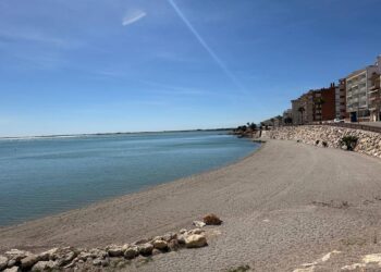 L’Ampolla posa a punt les platges de cara a Setmana Santa amb treballs d’adequació i manteniment