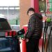 La gasolina continua pujant de preu i ja costa 1,585 euros el litre, un 6,87% més que fa una setmana