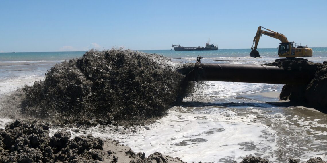 Costes porta 20.000 metres cúbics de sorra al delta de l’Ebre per salvar el cordó litoral de Buda