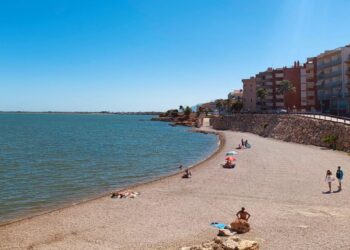 Mor una dona de 80 anys mentre es banyava a la platja de l’Arquitecte de l’Ampolla