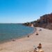 Mor una dona de 80 anys mentre es banyava a la platja de l’Arquitecte de l’Ampolla