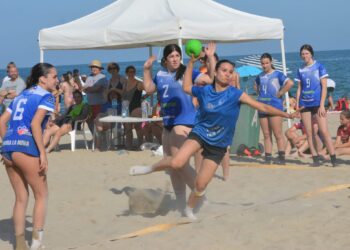 Èxit de participació en el XV Torneig d’Handbol Platja de l’Ampolla