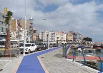 L’Ampolla impulsa el comerç local amb el regal d’ulleres per a l’eclipsi solar