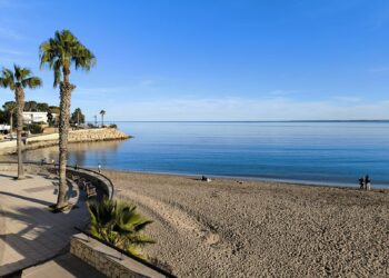El delta de l’Ebre registra un dels junys més càlids al mar amb temperatures que freguen els 28 °C