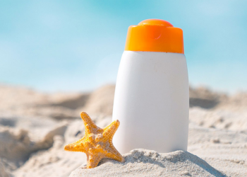 Els farmacèutics insisteixen en l’ús de la crema solar a diari