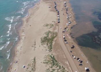 Els turistes accepten regular els aparcaments al Delta de l’Ebre per protegir l’espai natural