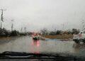 vidre de cotxe durant un dia de pluja