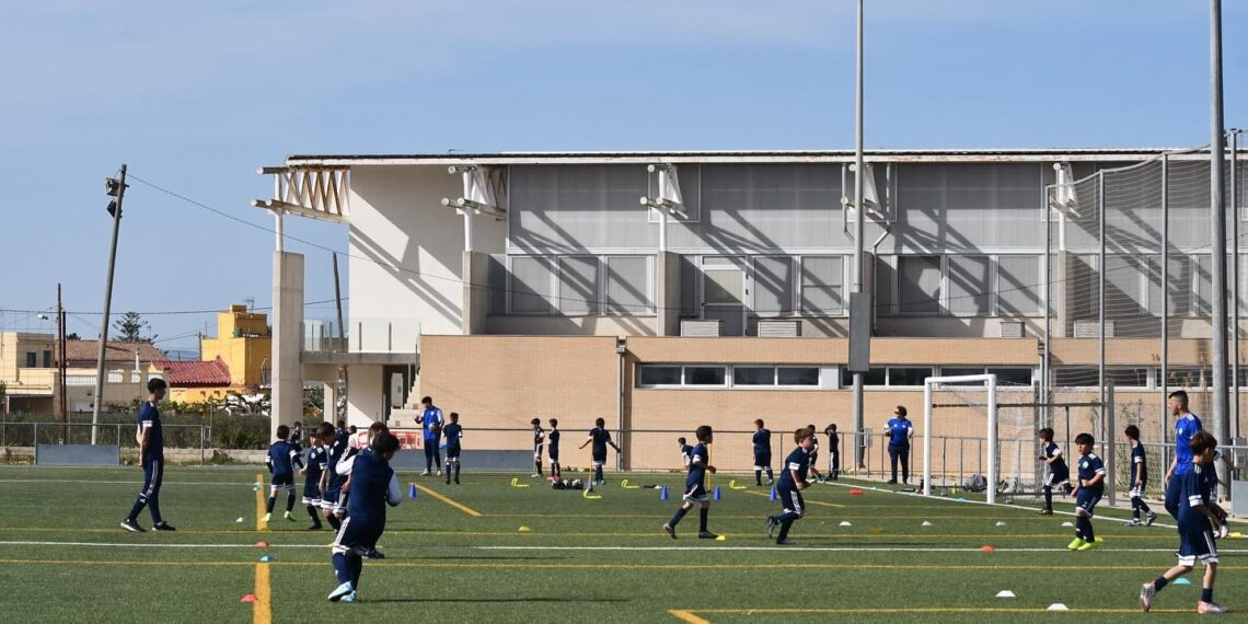 entrament de fútbol de l'Escola de Futbol La Cava
