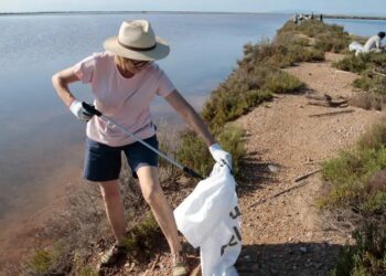 Les Salines de la Trinitat evidencien la falta d’atenció a algunes zones protegides del Delta