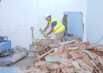 Deltebre inicia les obres de rehabilitació dels vestuaris de les instal·lacions esportives Claudio Flores