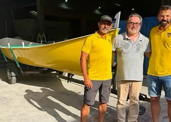La AE Xino Xano amplia la flota amb un nou llagut català per a la nova temporada