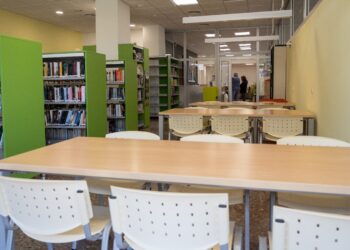 L’Ampolla instal·larà dues portes automàtiques a la Biblioteca Municipal